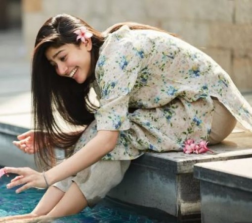 अभिनेत्री साईं पल्लवी पूल के किनारे अच्छा समय बिताते  नजर आ रही हैं; तस्वीरें