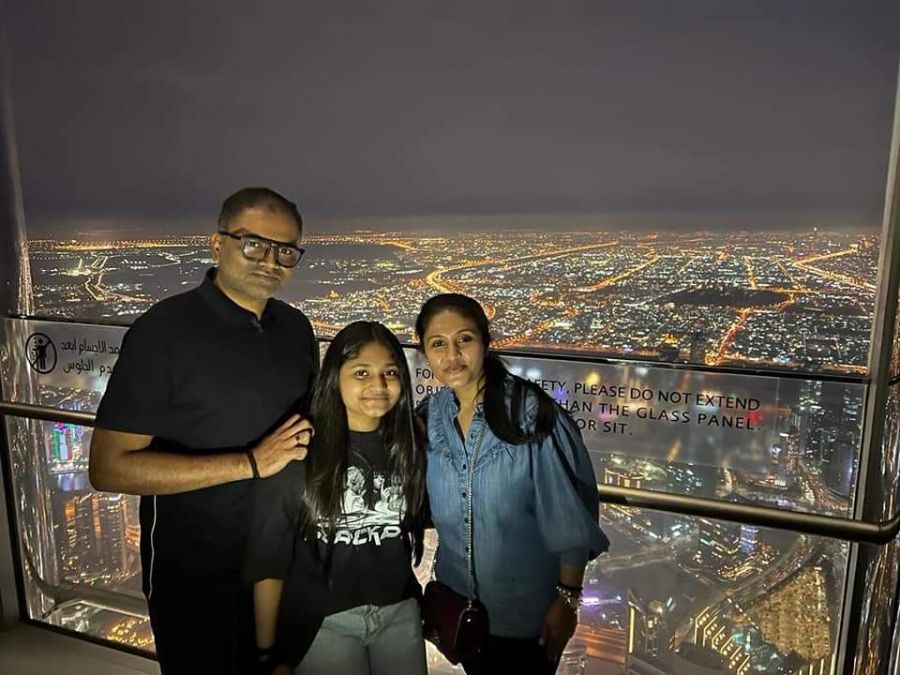 Mahesh Babu and Vamshi Paidipally enjoy Burj Khalifa's view with their families, See Photos