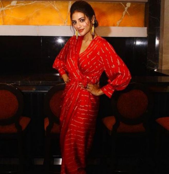 Nusrat Jahan spotted with Yash Dasgupta at premiere of 'Dictionary'