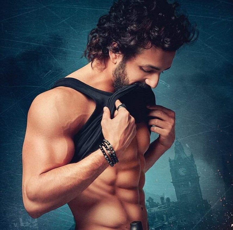 Akhil Akkineni welcomes 2022 with a six-pack, he gives us the best look of him of this year