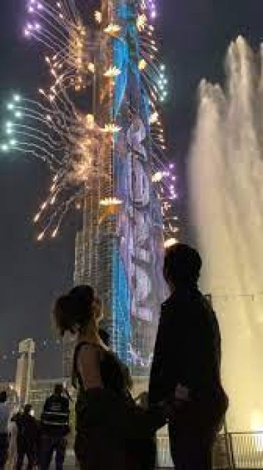 Vignesh Shivan and Nayanthara ring in the New Year at Burj Khalifa: Video