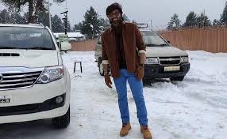 A week before the release of the film, the "Alludu Adhars" group was trapped in Kashmir
