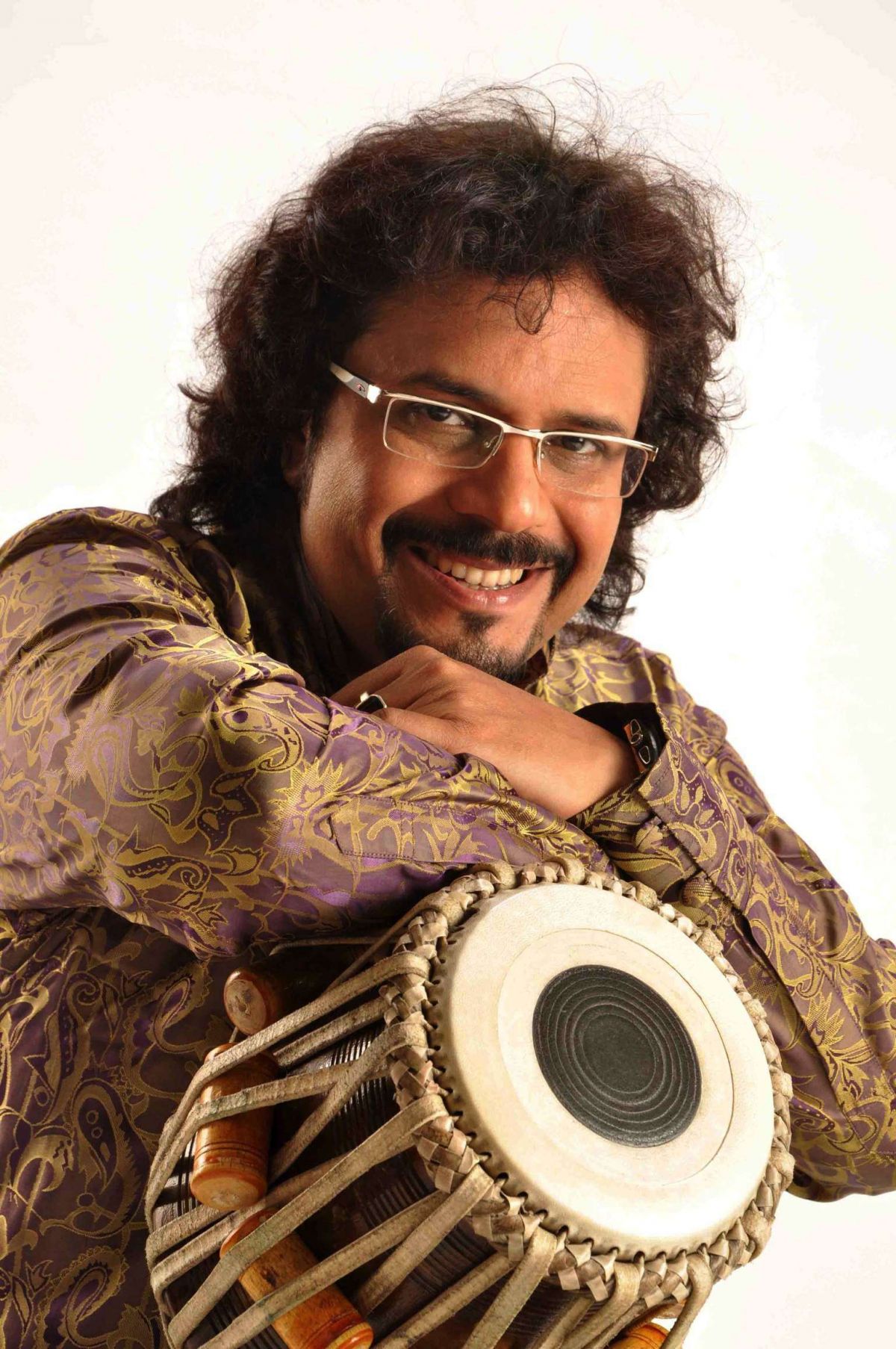 Hariharan collaborates with Bickram Ghosh for romantic music album