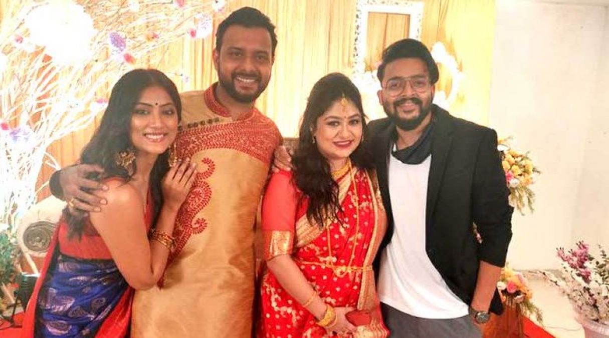 Actor Indrasish Roy gets married to longtime girlfriend Souravi Tarafdar