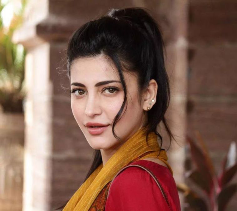 Shruti Haasan shares a cute pic and pens a grateful thanks note to her fans on her birthday. SEE post