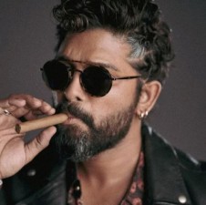 Allu Arjun's latest look with Cigar went Viral, Rashmika Mandana reacts