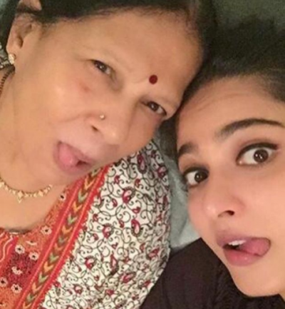 Anushka shares a muddle-headed pic to wish her 'beautiful mom'...