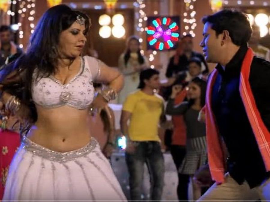 Sambhavna Seth's sexy dance video is trending!