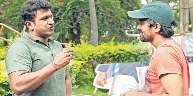 Puneeth Rajkumar visits the sets of Man of the Match