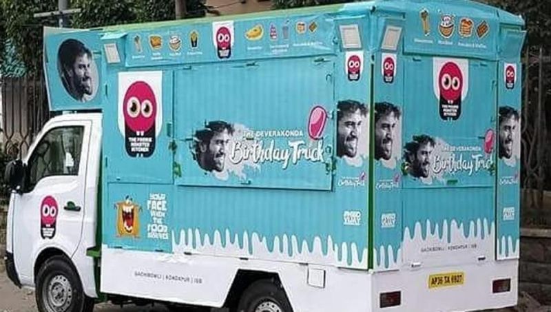 Vijay Deverakonda distributes ice cream for free on his birthday