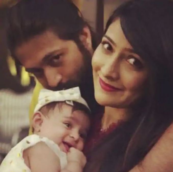 The pic of Yash with wife Radhika Pandit and daughter is too cute to handle
