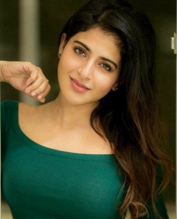 Iswarya Menon shares easy steps to book COVID-19 vaccination.