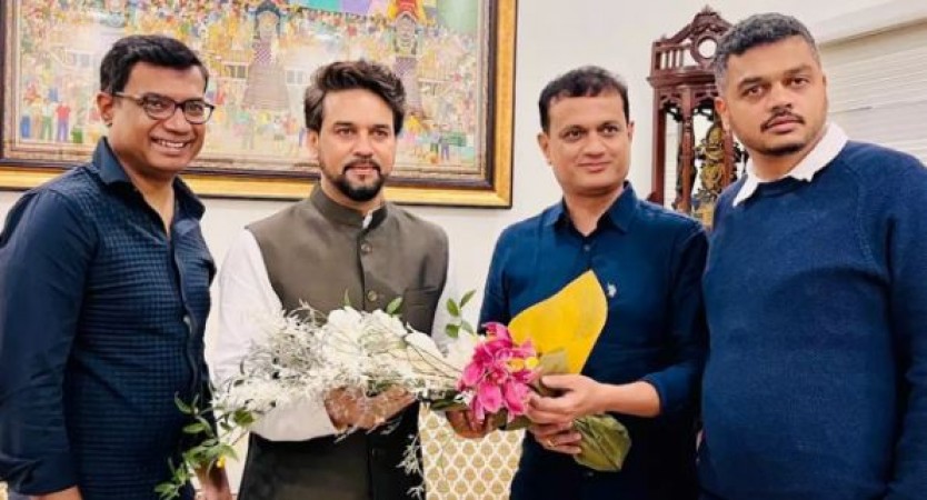 Union Minister Anurag Thakur meets the team of ‘Kantara’