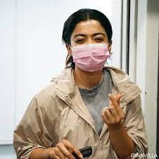 SEE Rashmika Mandanna being jovial as she interacts with paparazzi