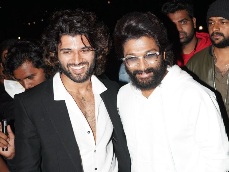 Vijay wishes Allu Arjun the best as he launches the trailer of brother Anand's Pushpaka Vimanam