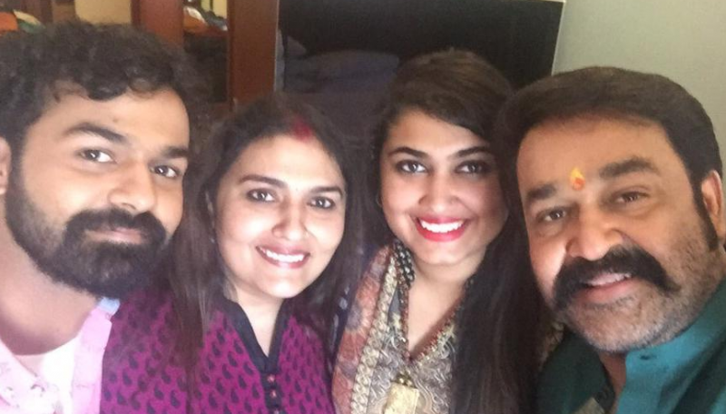 Mohanlal in a family photo with wife Suchitra and kids