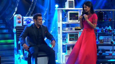 Salman To Host BiggBoss 12 With His Ex Girlfriend