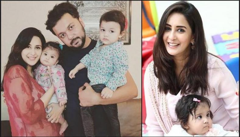 Even after get separate, Chahatt Khanna and her hubby stepped out together for their daughters…pics inside