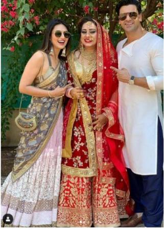 Divyanka Tripathi and her hubby share a series of pics from gala time…check pics inslider