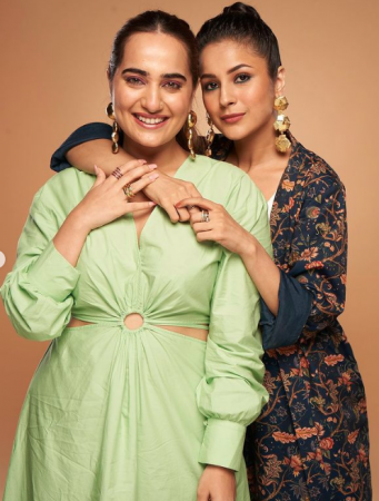 Shehnaaz Gill looks enchanting posing with Kusha Kapila in her recent post