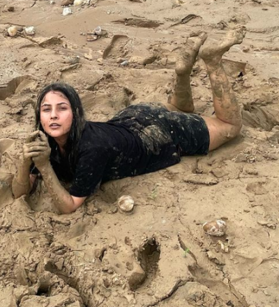 Shehnaaz Gill shares hilarious pictures of her mud 'Spa Day'