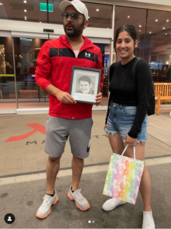 Kapil Sharma accepts his sketch from a fan in Toronto