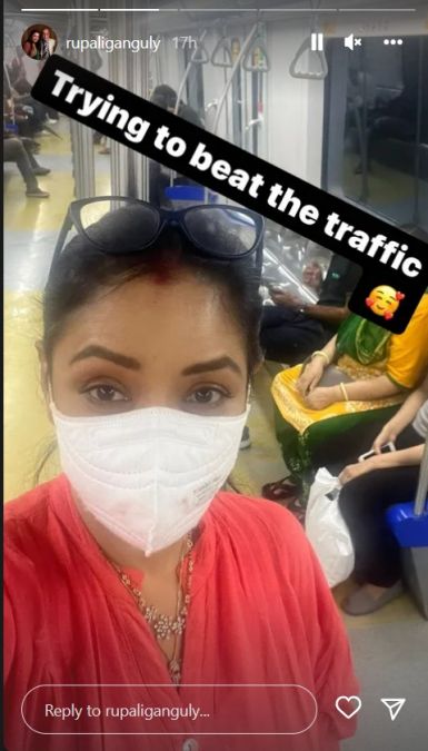 'Anupamaa' fame Rupali Ganguly shares pictures as she takes Mumbai Metro