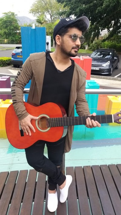 Here's a Glimpse of Bollywood singer, Vineet Singh music journey!