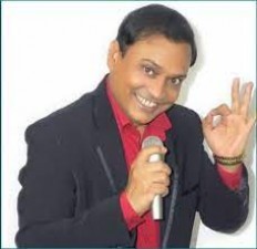 Rajeev Nigam greets and entertains everyone, 20th August, India's Laughter Champion