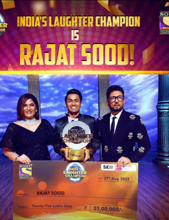Comedian Sunil Grover came in as Rinku Bhabhi, the trophy: India's Laughter Champion Finale