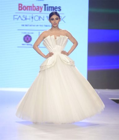 Mouni Roy all set to turn heads for designer Payal Singhal in Lakme Fashion Week