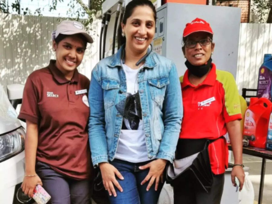 Marathi TV actress Madhurani Gokhale Prabhulkar lauds women working at a petrol pump, Shares pic