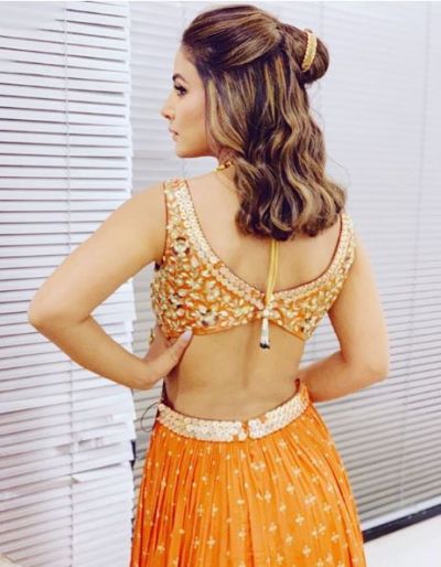 Hot Hina Khan flaunts her perfectly toned back, check out the photos which will leave you floored