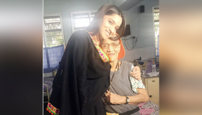 Manikarnika Star Ankita Lokhande Spreads Joy in Mumbai Old Age Home