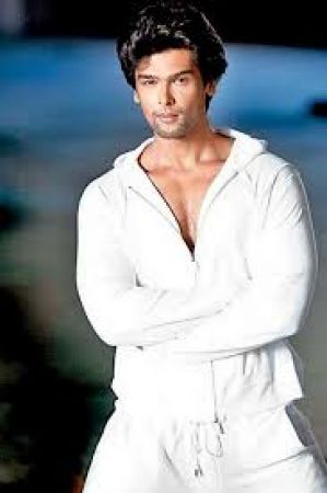 Kushal Tandon apologises to all ladies who have been in his life