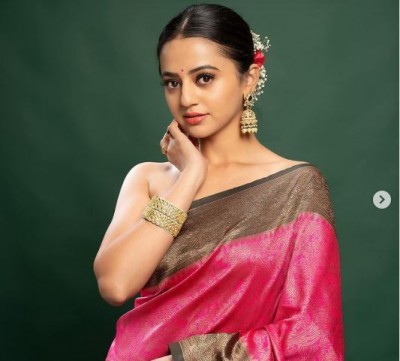 Is actress Helly Shah in a relationship with 'Qubool Hai' director Lalit Mohan? Know the truth of viral news