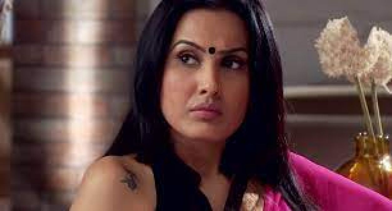 Hottest on-screen mother-in-laws from Kamya Punjabi to Amrapali Gupta