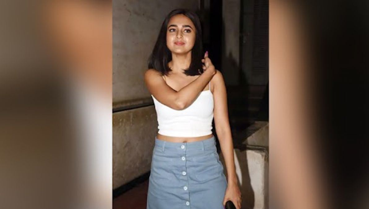 Tejasswi Prakash stunts fans with her Outfit Of The Night