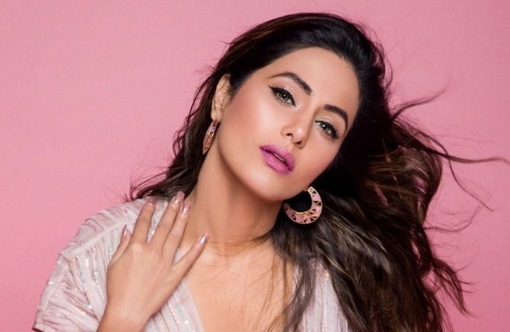 Hina Khan embraces in this dress at Cannes 2019