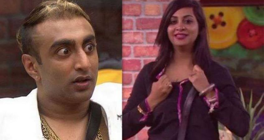 Arshi Khan Is Entertaining Friends Puneesh and Akash By Tearing Her Top Infront of Them