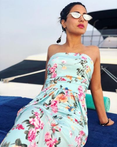 Hina Khan aka  Komalika shares hot pictures from her holiday on Maldives