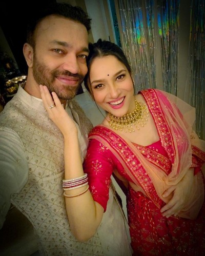 Ankita Lokhande and Vicky Jain gives couple goals in these romantic snaps