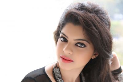 Sneha Wagh is all set to shock you with her bold Look !