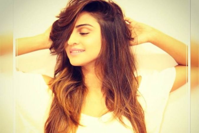 Krystle D'souza to set her steps in Bollywood now!