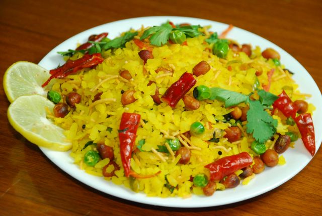 Know how to make Kanda Poha at home