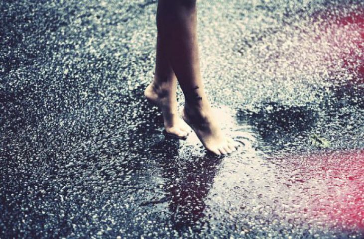 बारिश के दिनों में अपने पैरों का कैसे रखें ख्याल