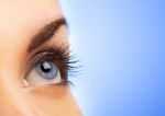 आँखों की सूजन कम करने में मदद करता है धनिया