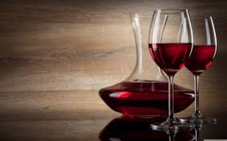 स्वस्थ रहने के लिए करे सीमित मात्रा में रेड वाइन का सेवन
