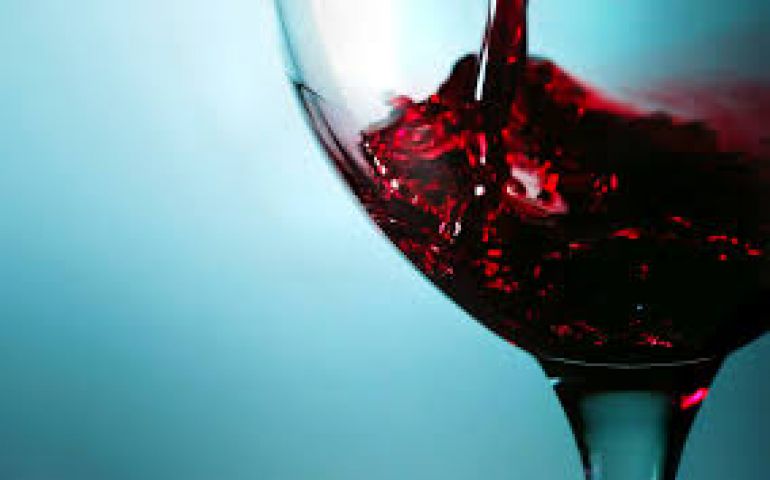स्वस्थ रहने के लिए करे सीमित मात्रा में रेड वाइन का सेवन