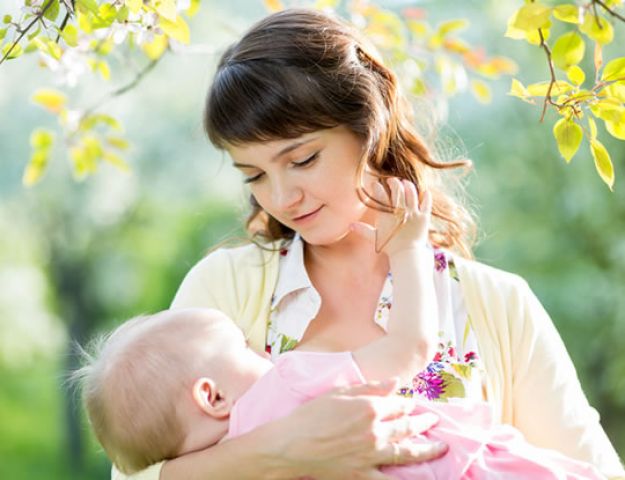माँ का दूध कर सकता है बच्चे की सुरक्षा हाइपोथर्मिया से